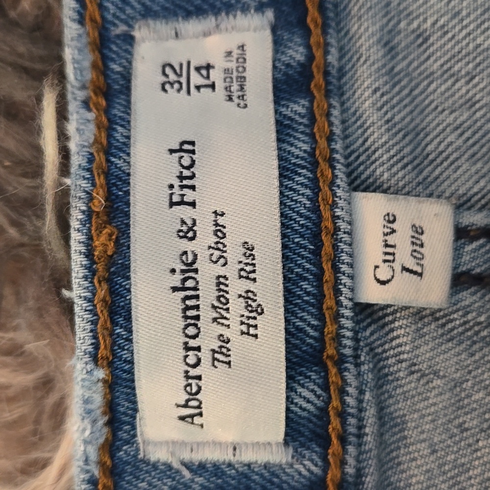 Abercrombie High Rise Mom Short - Picture 10 of 10